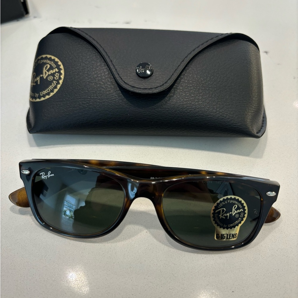 Ray Ban New Wayfarer RB2132 tortoise frame